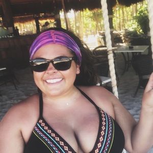 Meet your Posher, Alexis